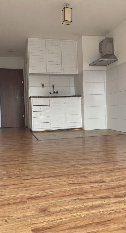 Alquiler De Apartamento Monoambiente En Pocitos, Al Frente, Piso Alto, Luminoso, Porteria. · Photo 3