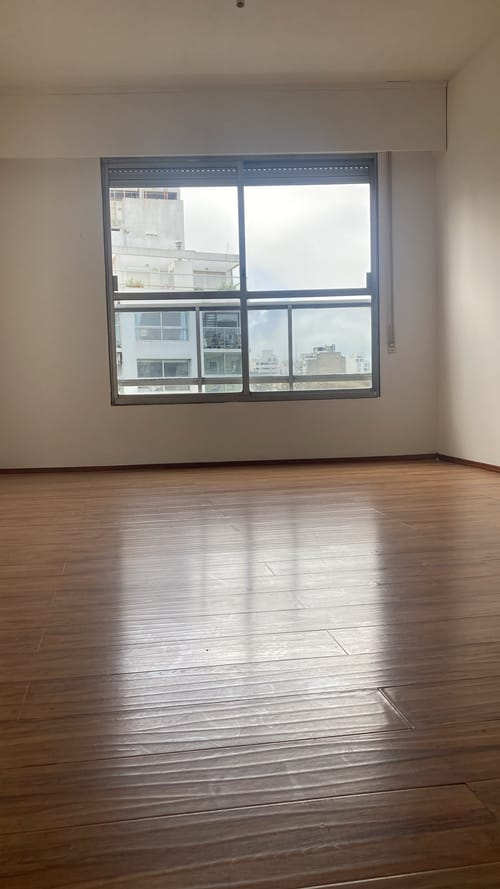 Alquiler De Apartamento Monoambiente En Pocitos, Al Frente, Piso Alto, Luminoso, Porteria. · Photo 4