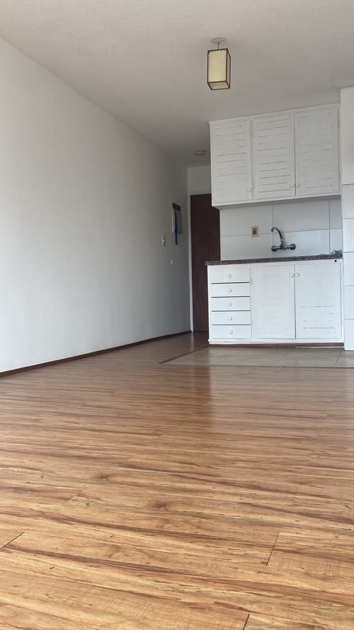 Alquiler De Apartamento Monoambiente En Pocitos, Al Frente, Piso Alto, Luminoso, Porteria. · Photo 5