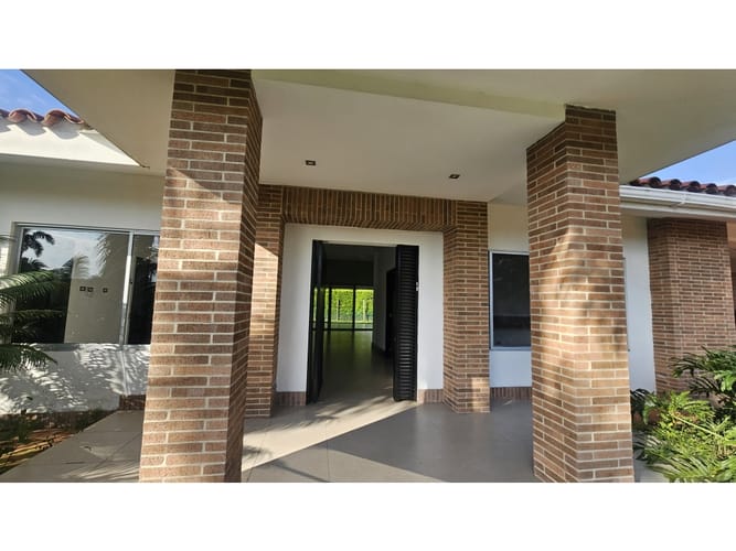 Casa de 4 alcobas en venta en Cerritos, Pereira, 500 m² · foto 2 de 24