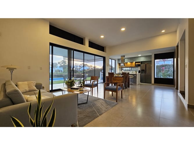 Casa de 3 alcobas en venta en Cerritos, Pereira, 260 m² · foto 2 de 13