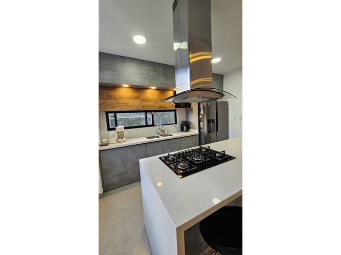 Casa de 3 alcobas en venta en Cerritos, Pereira, 260 m² · foto 4 de 13
