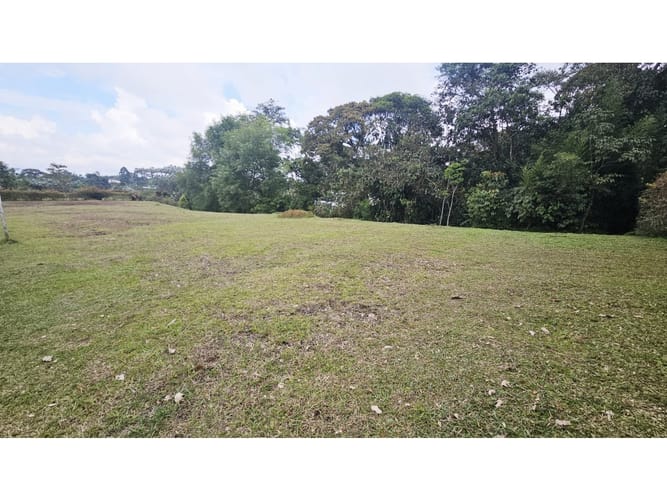 Lote en venta en Tribunas Corcega, Pereira, 1800 m² · foto 2 de 10