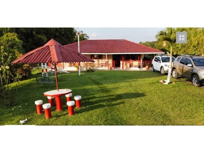Finca en venta en Arabia, Pereira, 4000 m² · foto 2 de 12