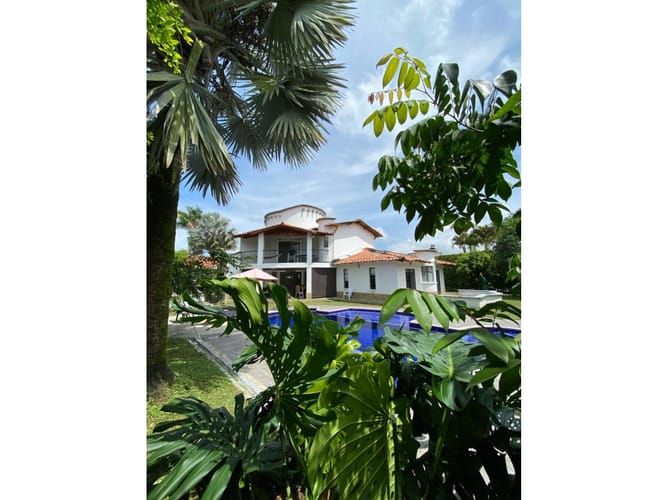 Casa de 4 alcobas en venta en Cerritos, Pereira, 1700 m² · foto 2 de 12