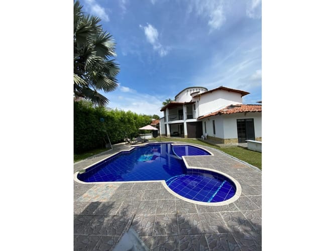 Casa de 4 alcobas en venta en Cerritos, Pereira, 1700 m² · foto 3 de 12