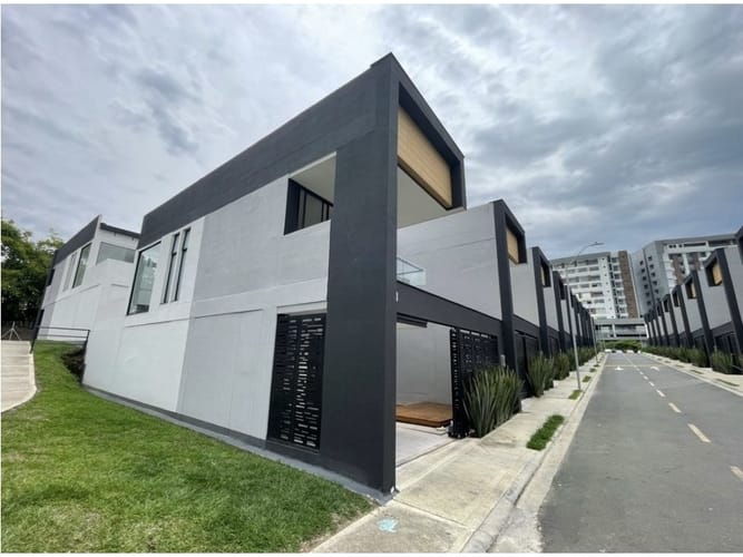 Casa de 4 alcobas en venta en Cerritos, Pereira, 168 m² · foto 2 de 19