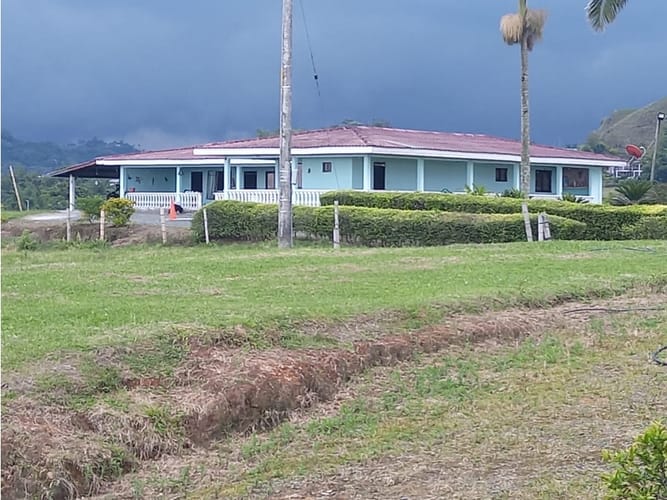 Finca en venta en Tribunas Corcega, Pereira, 340 m² · foto 2 de 21