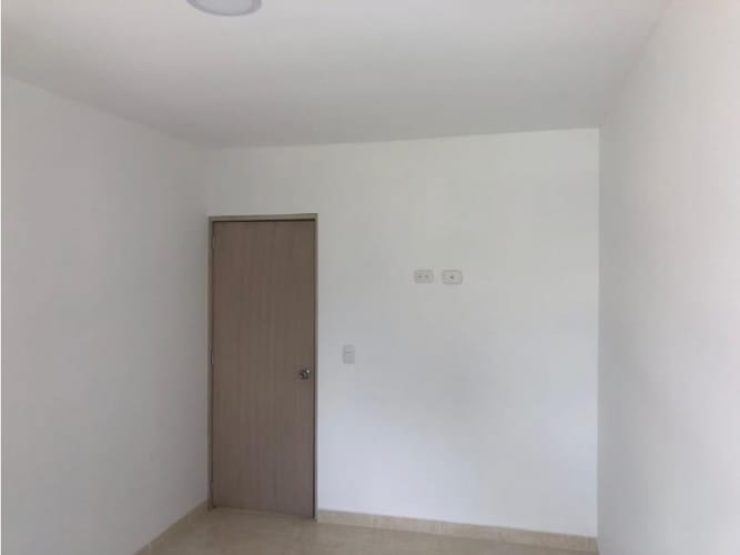 Edificio en venta en El Poblado Ii Etapa, Pereira, 226 m² · foto 10 de 13