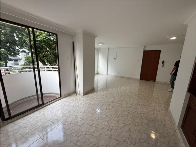 Apartamento de 3 alcobas en venta en Pinares, Pereira, 118 m² · foto 2 de 23
