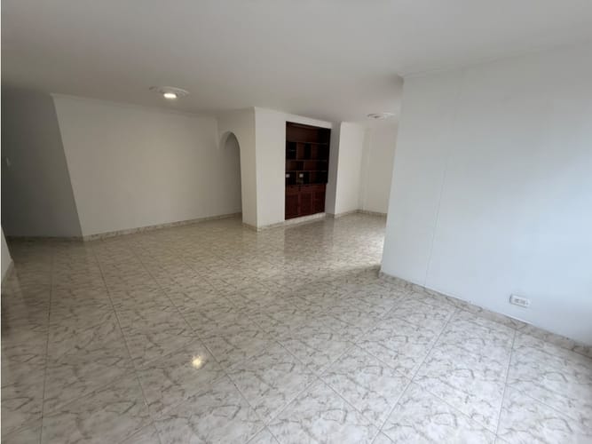 Apartamento de 3 alcobas en venta en Pinares, Pereira, 118 m² · foto 4 de 23