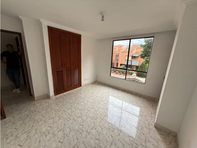 Apartamento de 3 alcobas en venta en Pinares, Pereira, 118 m² · foto 8 de 23