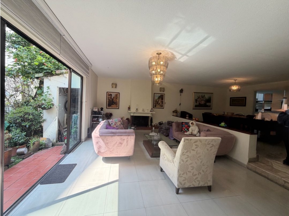Casa en venta en Santa Barbara Central, Bogotá · foto 3 de 16
