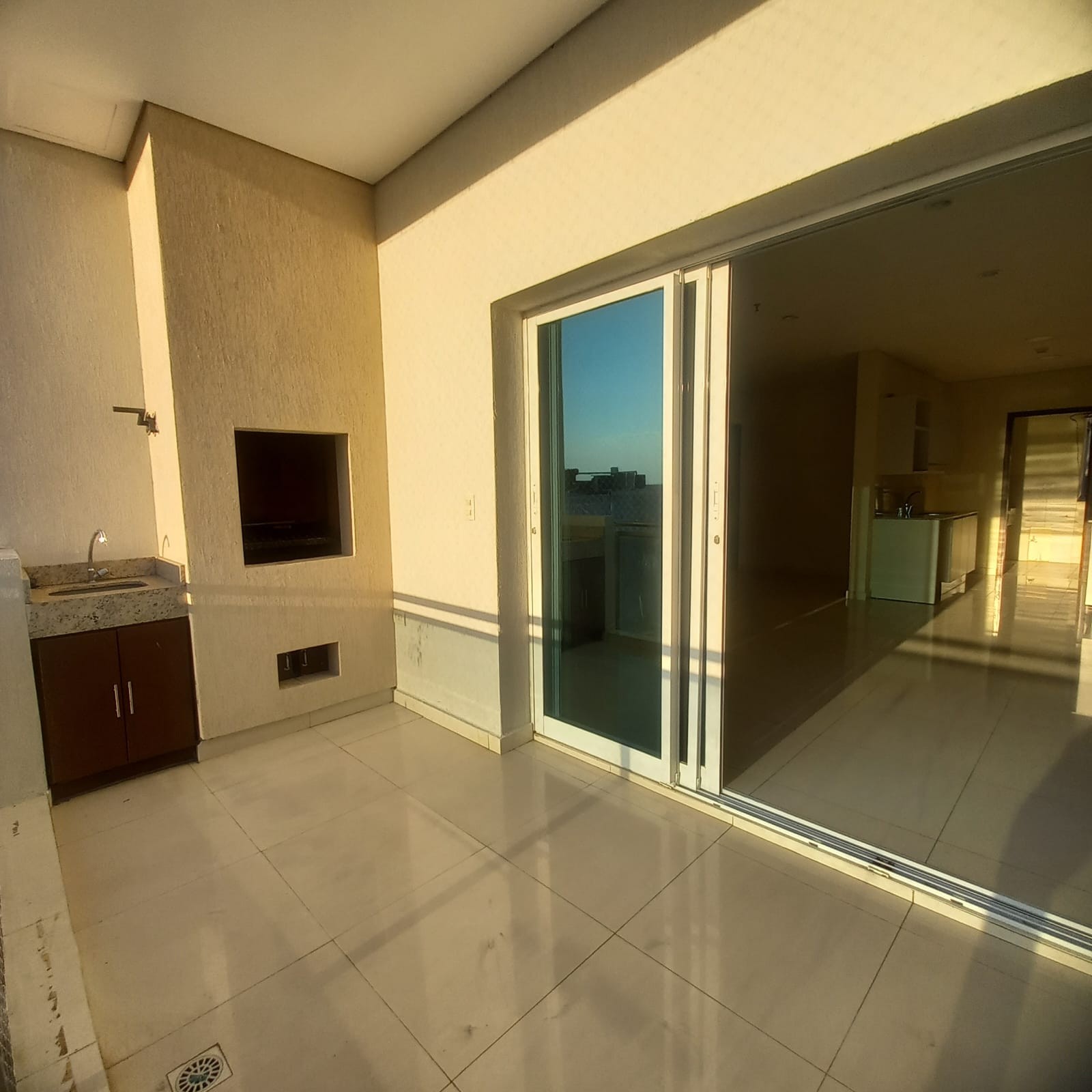 Amplio departamento en alquiler zona Shopping del Sol