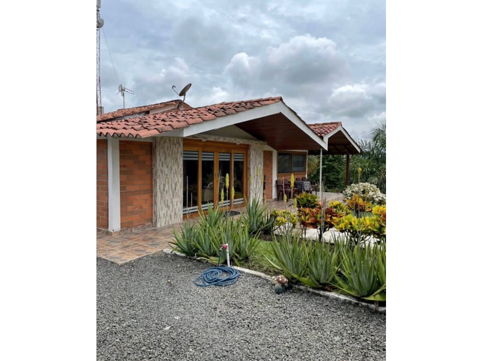 Casa en venta en Sector Lago Uribe, Pereira · foto 2 de 15