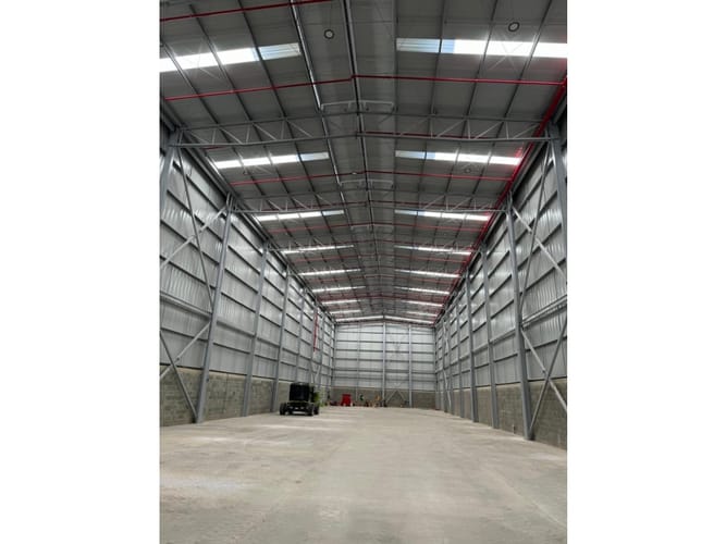 Bodega en venta en Cerritos, Pereira, 681 m² · foto 2 de 11