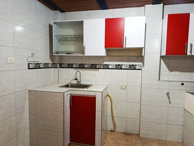 Casa de 6 alcobas en venta en Molinos Del Sur, Bogotá, 330 m² · foto 3 de 11