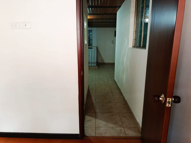 Casa de 6 alcobas en venta en Molinos Del Sur, Bogotá, 330 m² · foto 8 de 11