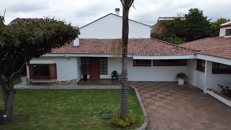 Casa de 4 alcobas en venta en San Jose De Bavaria, Bogotá, 214 m² · foto 2 de 24