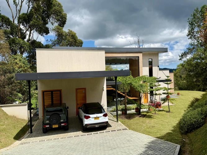 Casa de 3 alcobas en venta en Las Palmas, Envigado, 285 m² · foto 2 de 24