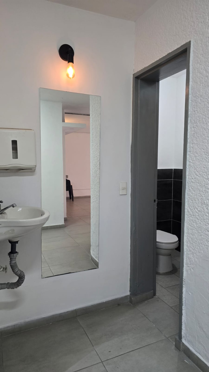 Casa en arriendo en La Castellana, Medellín · foto 9 de 17