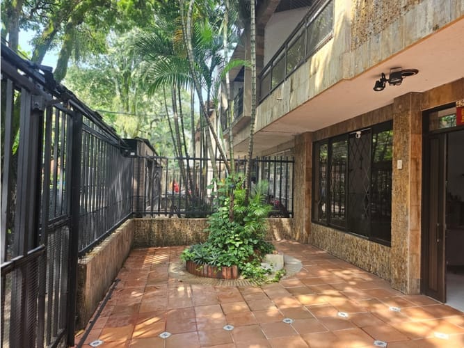 Casa de 6 alcobas en venta en El Lido, Cali, 420 m² · foto 3 de 24