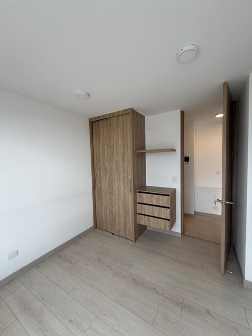 Apartamento de 3 alcobas en venta en Colina Campestre, Bogotá, 77 m² · foto 3 de 8
