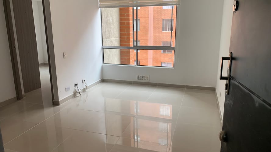Apartamento de 2 alcobas en venta en Plaza Imperial Centro Comercial, Bogotá, 38 m² · foto 3 de 11