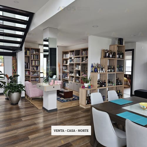 Casa de 4 alcobas en venta en Tunja, Tunja, 306 m² · foto 2 de 24