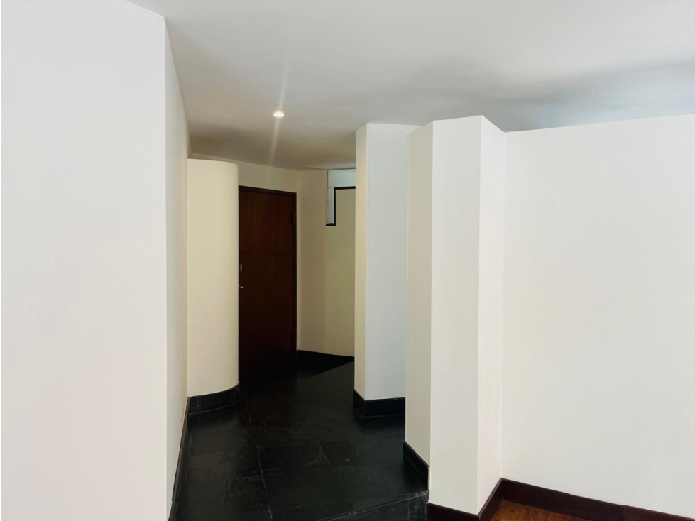 Apartamento en venta en Los Rosales, Bogotá · foto 6 de 21