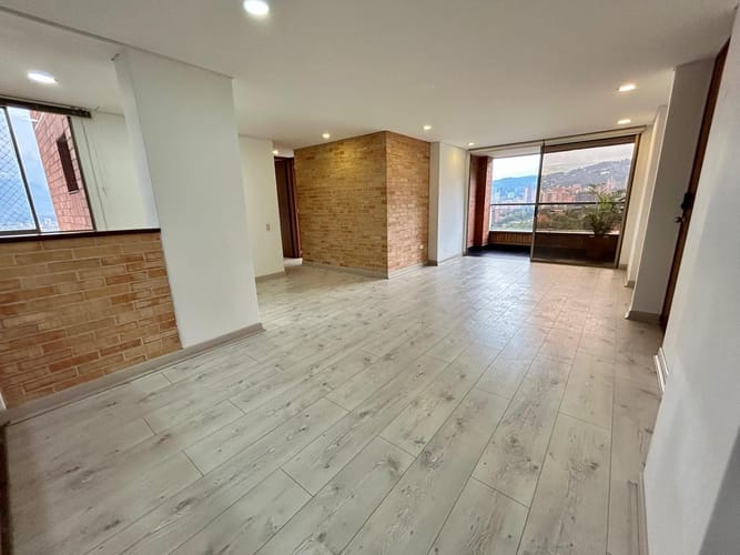 Apartamento de 2 alcobas en venta en El Poblado, Medellín, 84 m² · foto 5 de 11