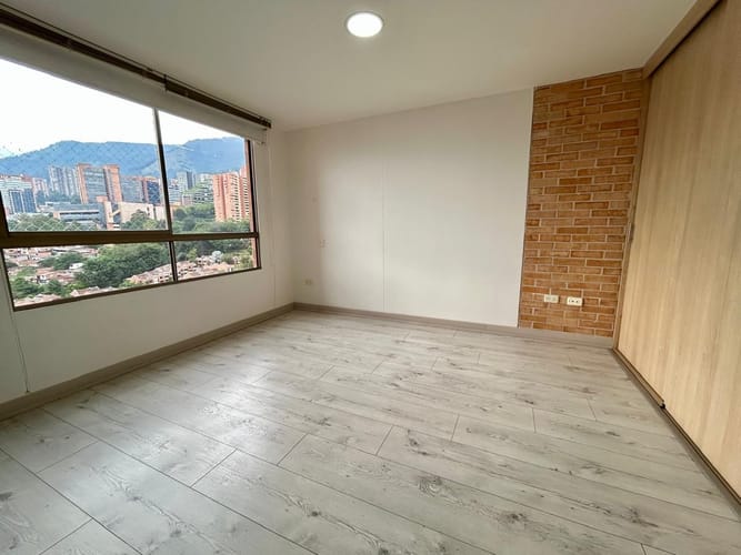 Apartamento de 2 alcobas en venta en El Poblado, Medellín, 84 m² · foto 2 de 11