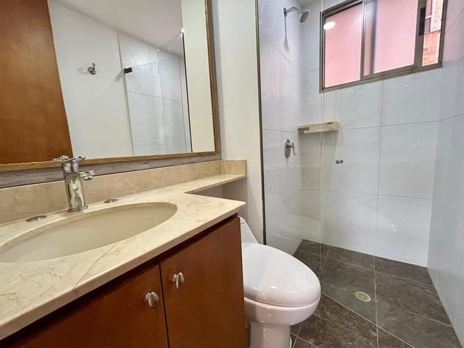 Apartamento de 2 alcobas en venta en El Poblado, Medellín, 84 m² · foto 8 de 11