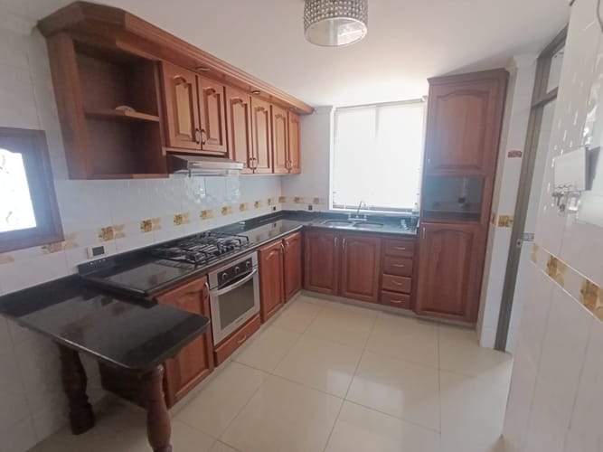 Casa de 5 alcobas en venta en Buenavista, Ibagué, 350 m² · foto 2 de 24