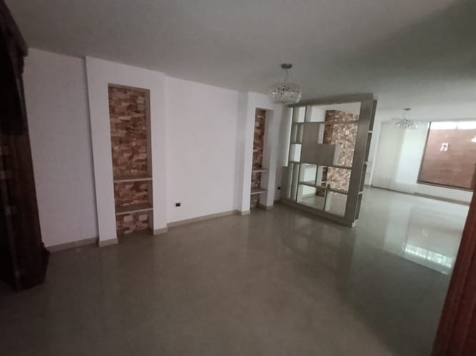 Casa de 5 alcobas en venta en Buenavista, Ibagué, 350 m² · foto 9 de 24