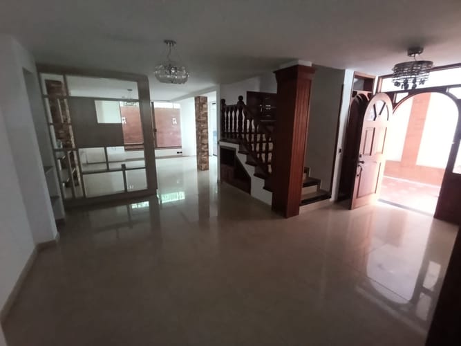 Casa de 5 alcobas en venta en Buenavista, Ibagué, 350 m² · foto 11 de 24
