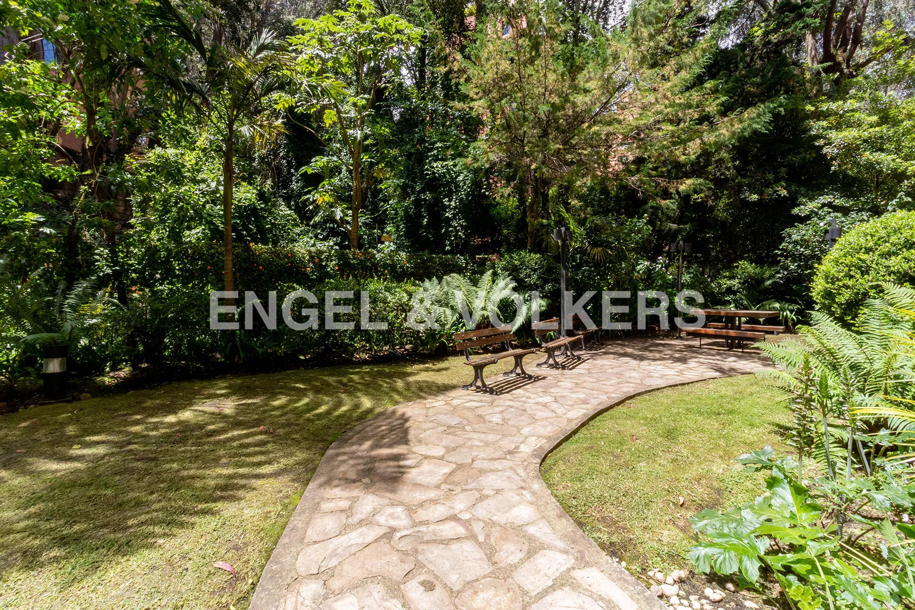 Apartamento en venta en Los Rosales, Bogotá · foto 19 de 21