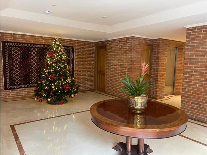 Apartamento de 3 alcobas en venta en Los Rosales, Bogotá, 177 m² · foto 16 de 17