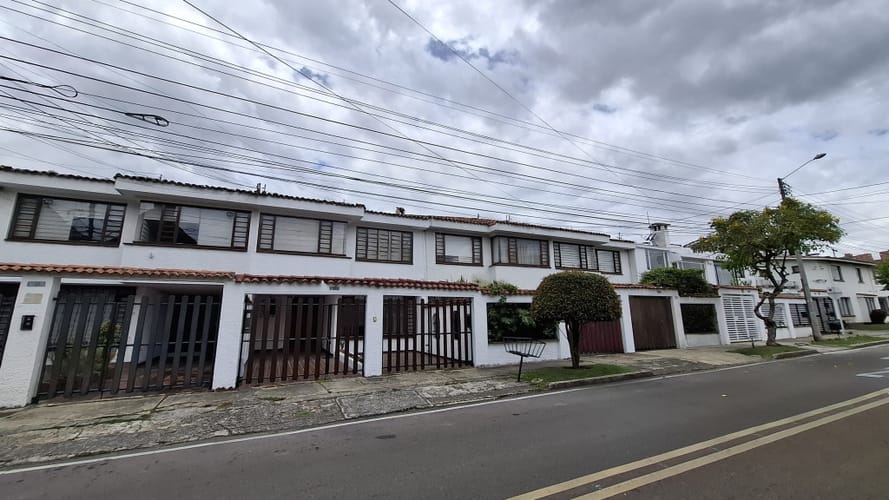 Casa de 4 alcobas en venta en Niza Norte, Bogotá, 224 m² · foto 2 de 18