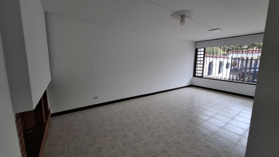 Casa de 4 alcobas en venta en Niza Norte, Bogotá, 224 m² · foto 3 de 18