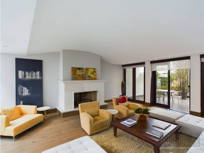 Casa de 3 alcobas en venta en Santa Ana, Bogotá, 578 m² · foto 3 de 24