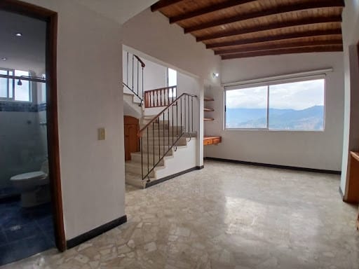 Apartamento de 3 alcobas en venta en Loma Del Campestre, Medellín, 168 m² · foto 13 de 24
