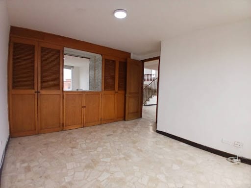 Apartamento de 3 alcobas en venta en Loma Del Campestre, Medellín, 168 m² · foto 15 de 24