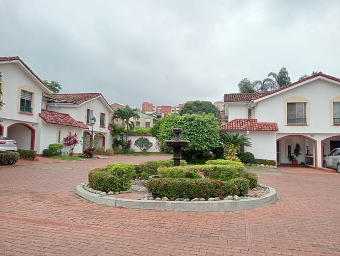 Casa de 3 alcobas en venta en Ciudad Jardin, Cali, 195 m² · foto 2 de 24