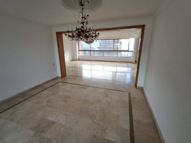 Apartaestudio en arriendo en Los Balsos, Medellín, 230 m² · foto 2 de 21