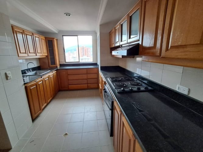 Apartaestudio en arriendo en Los Balsos, Medellín, 230 m² · foto 5 de 21