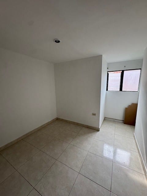 Apartamento de 4 alcobas en venta en Cabañas, Bello, 80 m² · foto 2 de 16