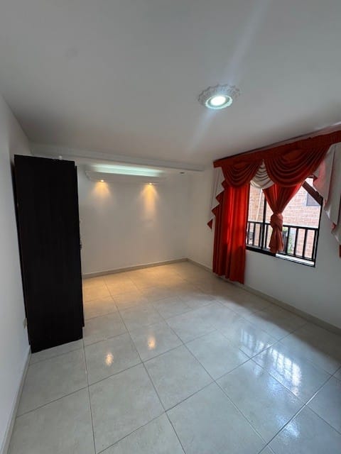 Apartamento de 4 alcobas en venta en Cabañas, Bello, 80 m² · foto 7 de 16