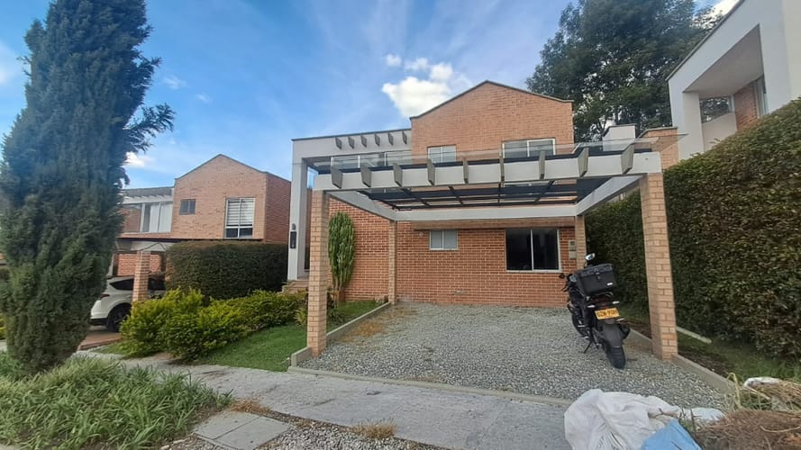 Casa de 5 alcobas en arriendo en Santa Elena, El Retiro, 200 m² · foto 2 de 22