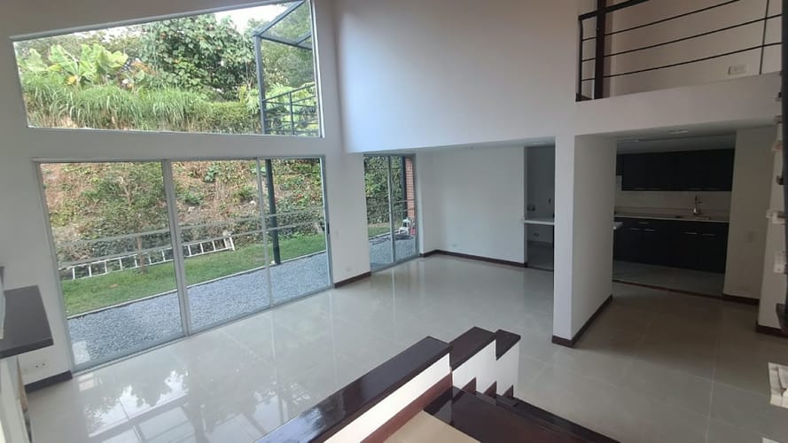 Casa de 5 alcobas en arriendo en Santa Elena, El Retiro, 200 m² · foto 3 de 22